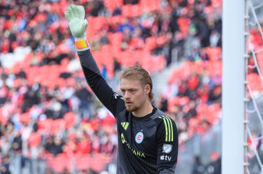 Toronto, ON, Kanada - 15 Mart 2025: 1 Chicago Fire FC kalecisi Chris Brady, BMO Field 'da Toronto FC' ye karşı oynanan maçta odaklanmıştır. Sayı 1: 2, Chicago İtfaiyesi kazandı.)