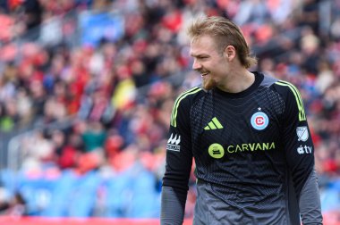 Toronto, ON, Kanada - 15 Mart 2025: 1 Chicago Fire FC kalecisi Chris Brady, BMO Field 'da Toronto FC' ye karşı oynanan maçta odaklanmıştır. Sayı 1: 2, Chicago İtfaiyesi kazandı.)