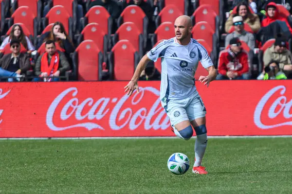 Toronto, ON, Kanada - 15 Mart 2025: Chicago İtfaiye FC 'nin 15 numaralı savunucusu BMO Field' da Toronto FC 'ye karşı oynanan maçta topu kontrol ediyor. Sayı 1: 2, Chicago İtfaiyesi kazandı.)