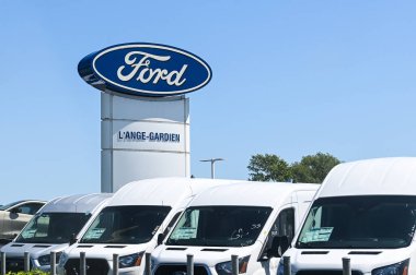 Ottawa, On, Kanada 23 Ağustos 2025: Ford otomobil şirketinin logosuna bakın.