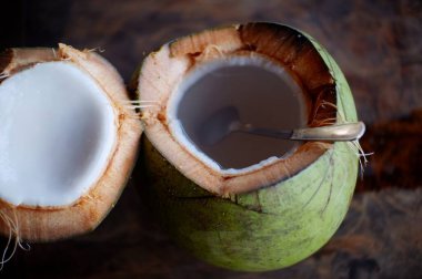 Hindistan cevizi sütünü kapat