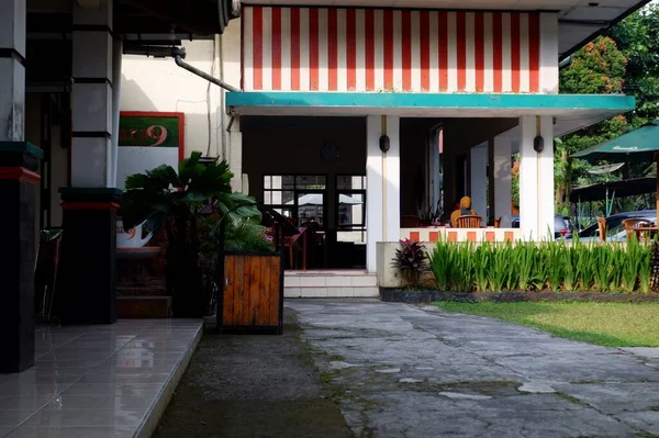 Side View Restaurant Building Surrounded Green Plants Restoran Dengan Konsep — Photo