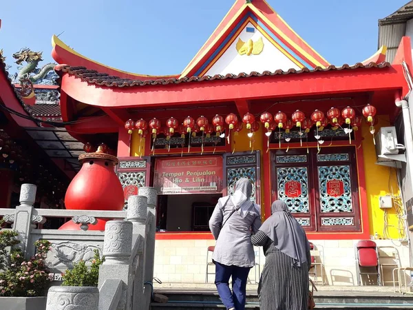 Temple Buildings Indonesia Orang Sedang Berkumpul Klenteng Bangunan Ibadah Agama — Fotografia de Stock