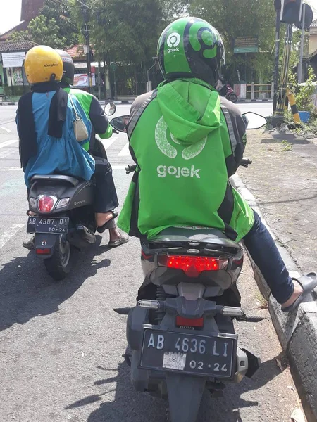 Motorcycles Stopped Red Light Yogyakarta City Sepeda Motor Ojek Onlin — стоковое фото