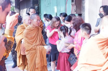 the buddist priest is being a procession of worship, prosesi thudong, biksu bante budha berjalan kaki, dari thailand ke candi borobudur di Indoneisa, hari waisak, nampak para biksu berjalan membawa wadah menerima sumbangan dari orang lain