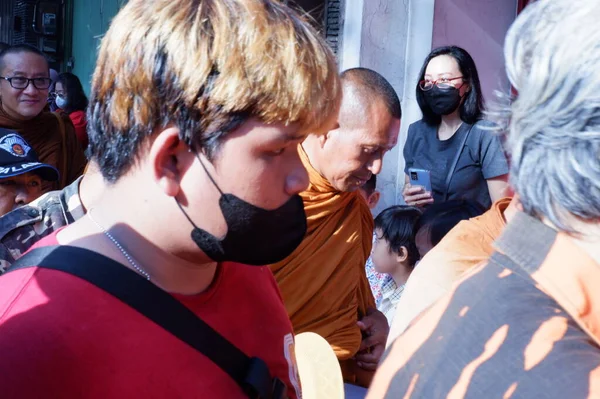 the buddist priest is being a procession of worship, prosesi thudong, biksu bante budha berjalan kaki, dari thailand ke candi borobudur di Indoneisa, hari waisak, nampak para biksu berjalan membawa wadah menerima sumbangan dari orang lain