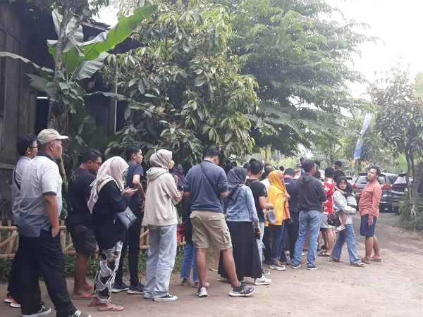 Yogyakarta Indonesien Juni Indonesiska Människor Som Väntar Att Mat Från — Stockfoto