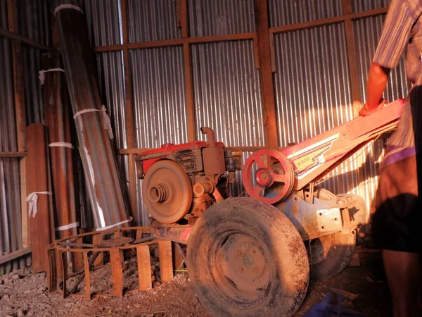 Eski fabrika çalışıyor. 