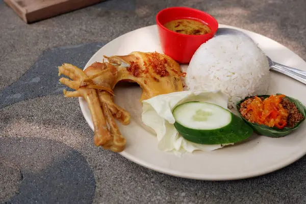 Індонезійська Їжа Курка Кесат — стокове фото