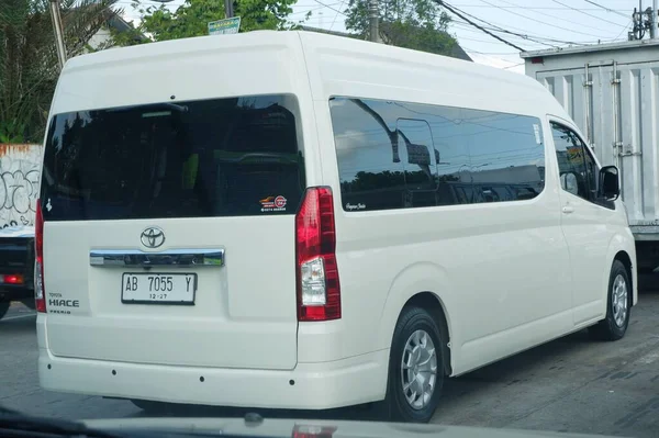 Indonesia Yksityinen Pakettiauto Kaupungin Tie — kuvapankkivalokuva