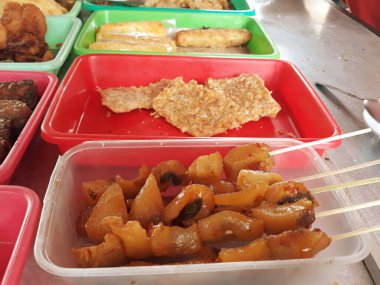 Akşam yemeğinde atıştırmalık.