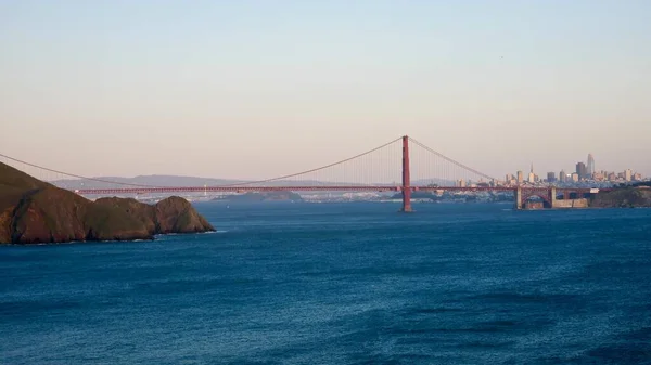 Golden Gate Köprüsü görünümü - gün batımı