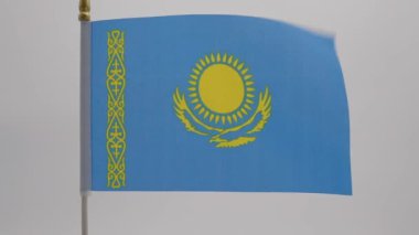 Taşra bayrağı rüzgarda