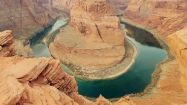 Arizona 'nın sayfasındaki at nalı kıvrımı.