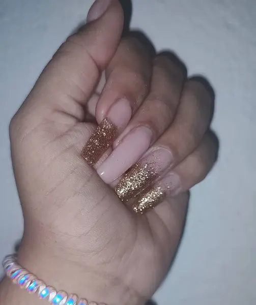 Красивые Ногти Женщины Блеском Близко — стоковое фото