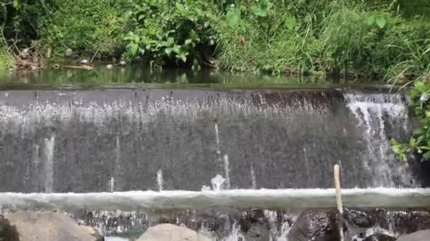 Tok Vody Přehradě Voda Teče Říčních Přehradách — Stock video
