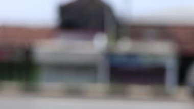 Yoğun otoyol defoktusu. Yazın yoğun otoyol bulanıklaşır