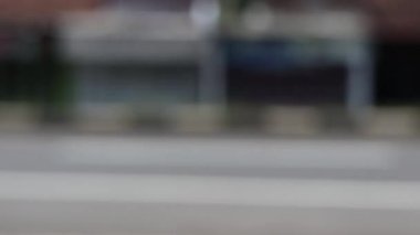 Yoğun otoyol defoktusu. Yazın yoğun otoyol bulanıklaşır