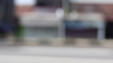 Yoğun otoyol defoktusu. Yazın yoğun otoyol bulanıklaşır