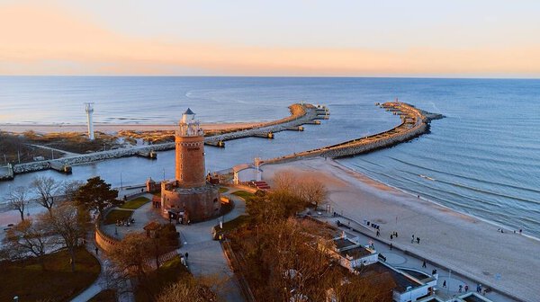 Вид с воздуха на город Колобжег в Польше.