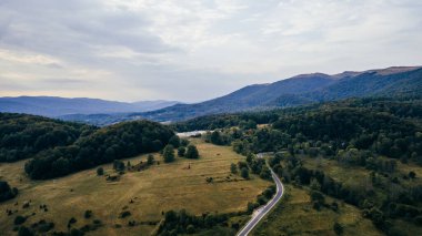 Güzel bir dağ manzarası. Bieszczady Dağları, Polonya.