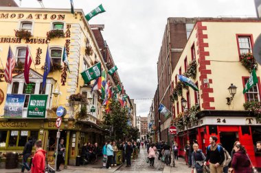 İrlanda 'nın Dublin şehrinin sokak manzarası.
