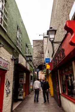 İrlanda 'nın Dublin şehrinin sokak manzarası.