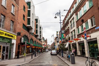 İrlanda 'nın Dublin şehrinin sokak manzarası.