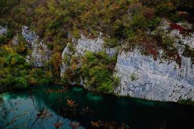 Hırvatistan 'da Sonbaharda Plitvice Gölleri Ulusal Parkı.