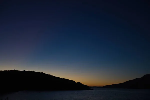 Geceleri Hırvatistan Güneyindeki Korcula Adası Peljesac Yarımadası — Stok fotoğraf
