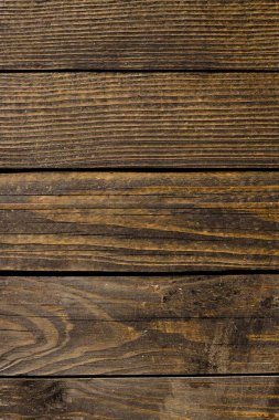 Eski kahverengi çam ağaçlarının dokusu. Sert, eski ahşap. 04.20.2023 Koszalin, Polonya.