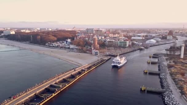 Sailing Elegance Catamaran Jantar Winter Odyssey Koobrzeg Harbor — Stok video