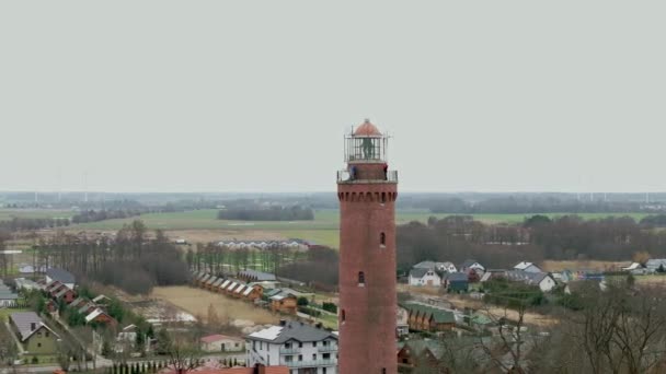 波兰西波美拉尼亚省波罗的海边Gski灯塔 无人机拍摄的冬季风景 — 图库视频影像