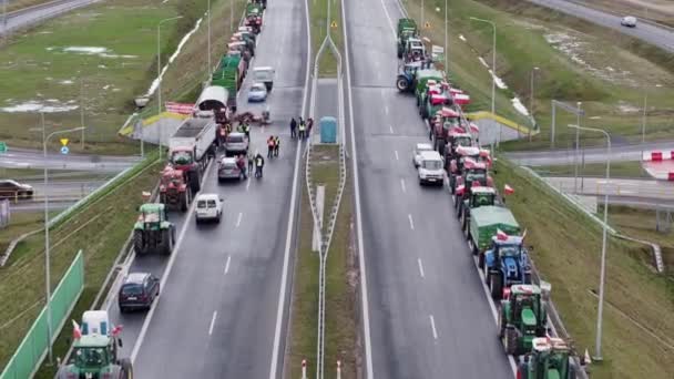 2024年2月21日 波兰科斯扎林 一架无人驾驶飞机捕捉到农民对欧盟 绿色协议 政策的抗议 以及没有欧盟证书的乌克兰农产品进口 — 图库视频影像