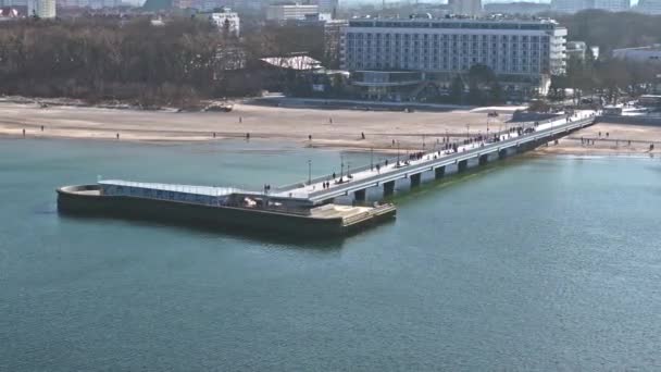 Sunny February Day Koobrzeg Drone Records Pier Beach Tourists Blue — Stock video