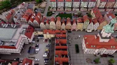 İnsansız hava aracı Jelenia Gora, Aşağı Silezya 'daki tarihi pazar meydanını yakalıyor