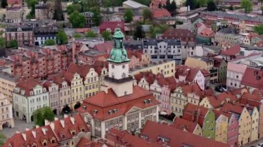 Jelenia Gora 'nın pazar meydanı, Lower Silesia, insansız hava aracı tarafından çok güzel yakalandı.