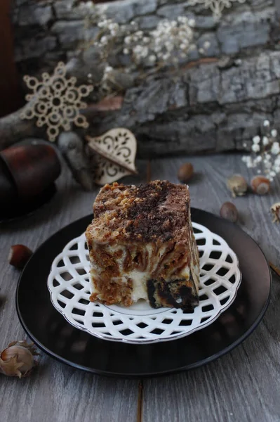 多色のケーキ クリーム入りチョコレートケーキ — ストック写真