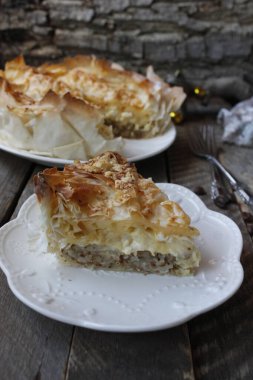 Peynirli ev yapımı turta.