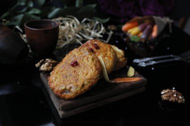 Kahvaltıda havuçlu gözleme, düzgün beslenme.