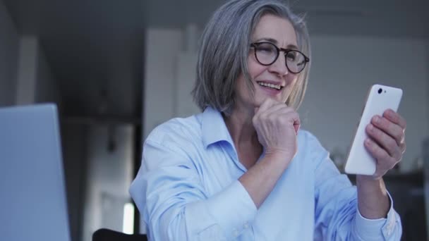Mature Gray Haired Woman Smiling Reading Message Smartphone Typing Answer — Stock Video