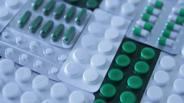 Vista Ravvicinata Pillole Compresse Bianche Verdi Confezioni Farmaceutiche Scelta Analgesici — Video Stock
