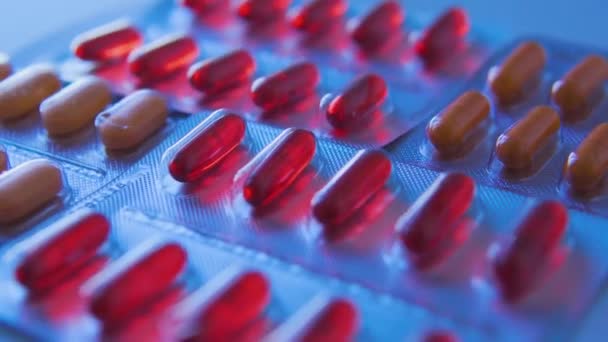 Sok Hólyagok Piros Narancssárga Tabletták Feküdt Kirakat Gyógyszertár Értékesítése Antivirális — Stock videók