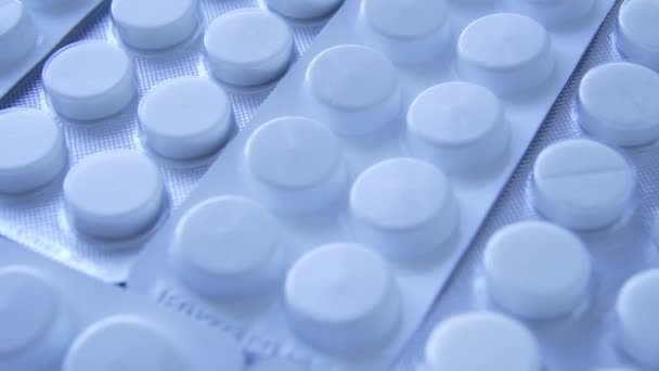 Penutup Lecet Putih Dengan Tablet Berbalik Atas Meja Membeli Obat — Stok Video