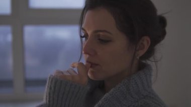 Mutsuz kadın düşünme, geleceğini planlama motivasyon arayan değişikliklere ihtiyacı var.