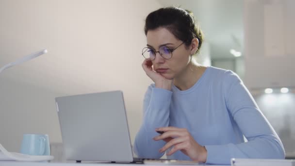 Thoughtful Young Woman Project Manager Working Laptop Thinking Theme — Stock Video