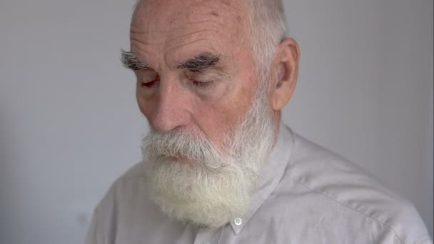 Close Elderly Gray Bearded Grandfather Coughing Lungs Problems Allergy — Stock Video