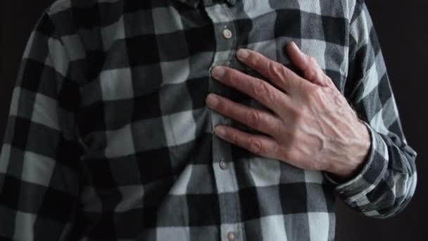 Anciano Que Sufre Dolor Pecho Ataque Corazón Enfermedad Las Arterias — Vídeos de Stock
