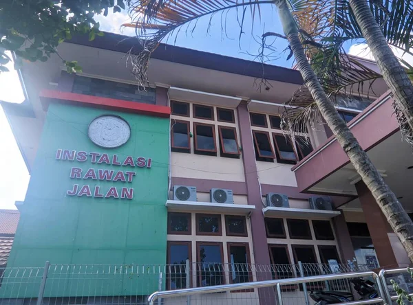 Budynek Szpitalny Niebieskim Tłem Nieba Rote Ndao Indonezja Kwietnia 2023 — Zdjęcie stockowe