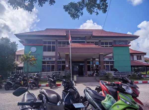 Budynek Szpitalny Niebieskim Tłem Nieba Rote Ndao Indonezja Kwietnia 2023 — Zdjęcie stockowe